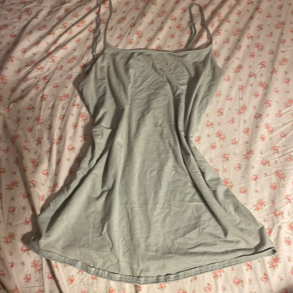 liz lange:: women slightly fitted small ::sage green camisole